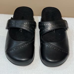Vionic Allegra Black Leather Mary Jane Slip-on Clogs/Mules Size 7